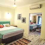 Dreams Oda ve Kahvaltı 4*